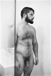 Beefy-Hunk-Don-Brako-Gets-Naked-4-400x600.webp