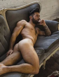 f1b75bed34ec7be1dce153f9419f5c9a--sexy-guys-sexy-men.webp