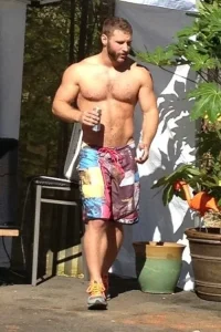 b558cbe56c13bbab5dd542b9f685cf9f--handsome-bearded-men-hairy-men.webp