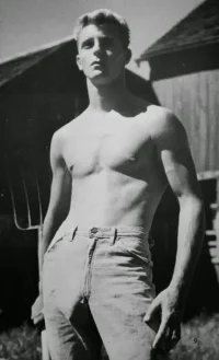 Champion Walt Covert 012.webp