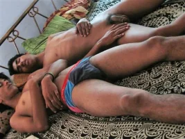 nude-men-sleeping-naked.webp