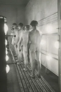 1. 1950 The _Katowice_ mine. Miners exposed to Sollux lamps.webp