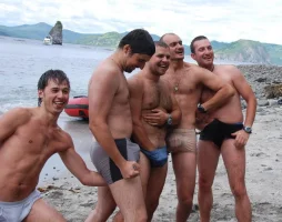 amigos 4040304 5394593 345 2q345 435.webp