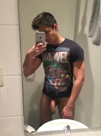 nude-selfie-boy-017.webp