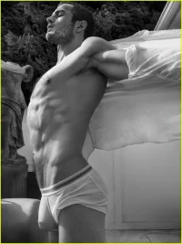 ryan-cooper-leaves-nothing-to-the-imagination-in-his-underwear-01.webp