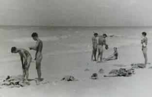 large.1194902458_washingfacilitiesontheshore.jpg.3c0b46714f5d3f8bec99ba935916b117.webp