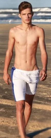 f531d14d96a706343980e6b3a001d1f7--beach-boys-cute-boys.webp