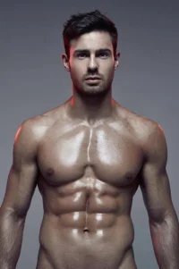 kirill-dowidoff-the-russian-males-do-it-better-burbujas-de-deseo-01-533x800.webp