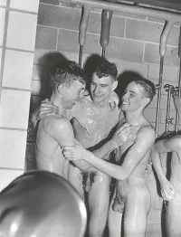 MOPLKRM_1_VINTAGE-SHOWERS-1.webp