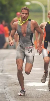 f7ea592d2441ff5d537d7451d8523c51--sport-running-running-man.webp