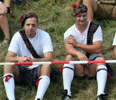 guys-with-kilt-dick-slips-public-.webp
