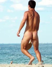 gay-nude-beach-009.webp