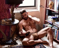 hot_guy_12.webp