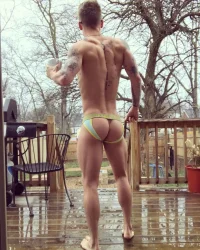 naked_men_in_public_57.webp