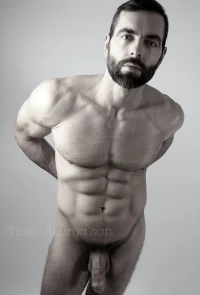 Naked-German-Male-Model-Tom-8.webp