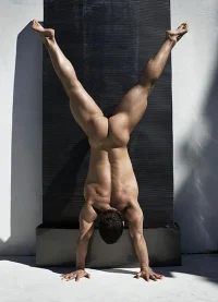 naked-guy-doing-hand-stand.webp