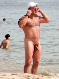 candid-nude-beach-dad-tumblr_lxvmmfa2jv1qgjmowo1_1280.webp