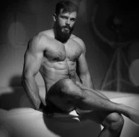 9813f1310aa8af047af31ef9a59ac25c--sexy-guys-sexy-men.webp