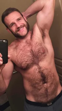 natural_hairy_men_16.webp