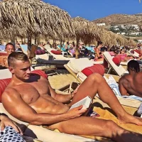 34d52bd3990afec763ae4188b6f4cdf0--men-beach-beach-boys.webp
