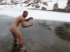 scruffy-bear-naked-snow-ass-beefy-thighs.webp