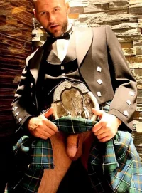 MenInKilts2.webp