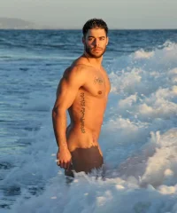 beach_guys_011.webp