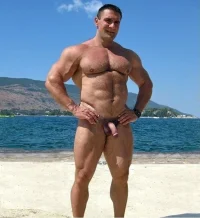 homme-nu-plage-17.webp