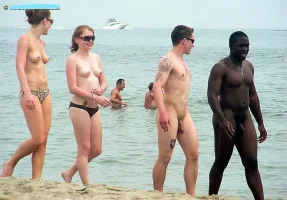 New_Folder_CFNM_in_Beach013_LI.webp