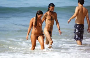 nudist-boyfriend-sea.webp