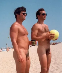 live-spy-cams-on-nudist-beaches-3a.webp