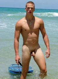 Nackte_Mann_am_FKK_Strand_13.webp