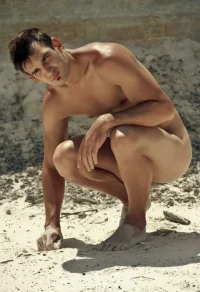0956eba9bcd2008b9ea6744a4c42ee57--hard-men-men-beach.webp
