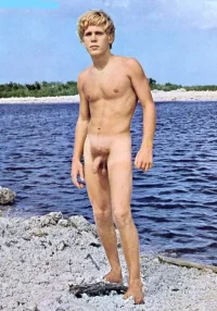 blonde-boy-nude_LI.webp
