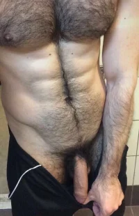 Hairy-muscle-guy-naked-selfie.webp