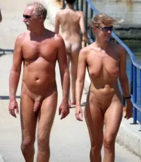 76469149359fb9c20f8b3c393ca27cf1--nude-beach-couple.webp