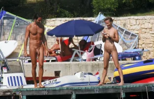 Nackt_auf_dem_Bootssteg_22.webp