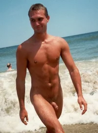 nude-man-on-the-beach.webp