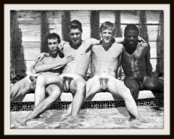 gayandnaked (3428)-1.webp