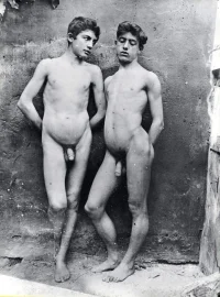 Gloeden,_Wilhelm_von_(1856-1931)_-_n._1868_-_da_-_The_boys_of_Taormina,_p._10.webp