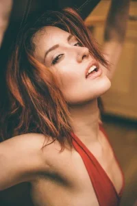 horni-babes70-red-26.webp
