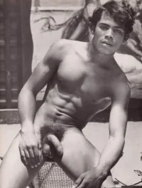 beautiful-muscle-guy-nude_LI.webp