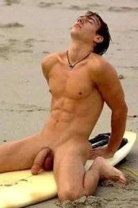 de73cf0f35310dacb97983ce833f8461--surfer-boys-surfers.webp