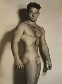 715f1cc1899bee591374098cf0b0c22a--vintage-men-physique.webp