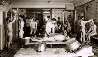 Egorov_bathhouse_in_Saint-Petersburg,_Russia,_about_1910.webp