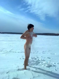 snow-bath.webp
