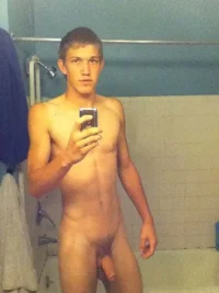 Naked-man-selfie-58.webp
