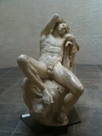 statue1.webp