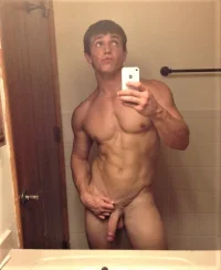 muscle-twink-naked.webp