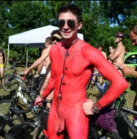 naked-dude-bodypainting-.webp